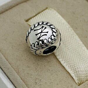 ✨✨ Pandora New York Yankees Baseball Charm